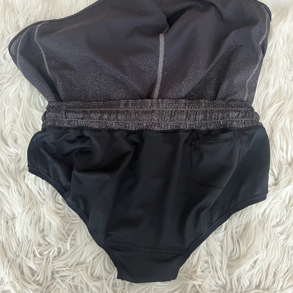 {Lululemon} Hotty Hot Short II Long 4" in Luminosity Foil Print Black Silver - 4 - Picture 8 of 10